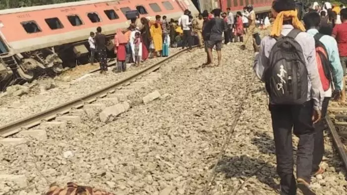 Dibrugarh Express derailment: అసోం రైలు ప్రమాదం.. నాలుగుకు చేరిన మృతుల సంఖ్య