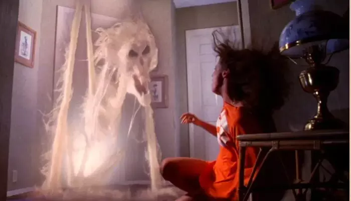 Poltergeist Movie: ఆ మూవీలో నిజమైన అస్థి పంజరాలు పెట్టారు.. చివరికి ఎంత ఘోరం జరిగిందంటే..?