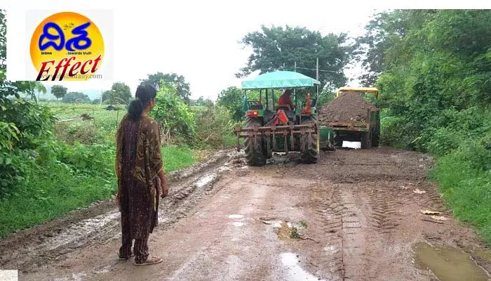 Road repairs : దిశ,ఎఫెక్ట్...రోడ్డుకు తాత్కాలిక మరమ్మతులు