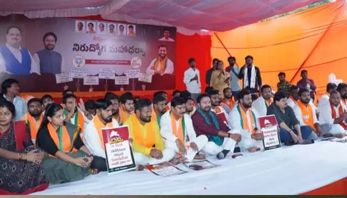 Union Minister : నిరుద్యోగులకు ఇచ్చిన హామీలను ప్రభుత్వం వెంటనే నెరవేర్చాలి..