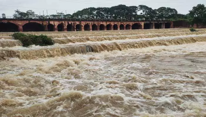 Tammileru River:పరవళ్లు తొక్కుతున్న తమ్మిలేరు