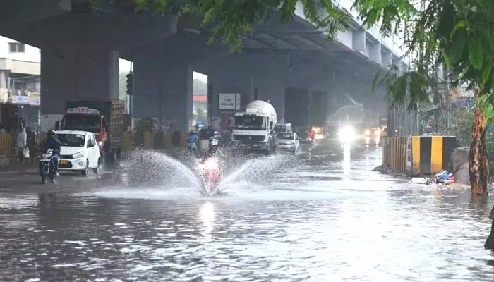 మరో నాలుగు రోజులు వర్షం..! తడిసి ముద్దయిన మహానగరం