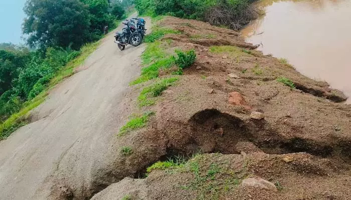 Flood :  ప్రమాదం అంచున మాటు కుంట కట్ట