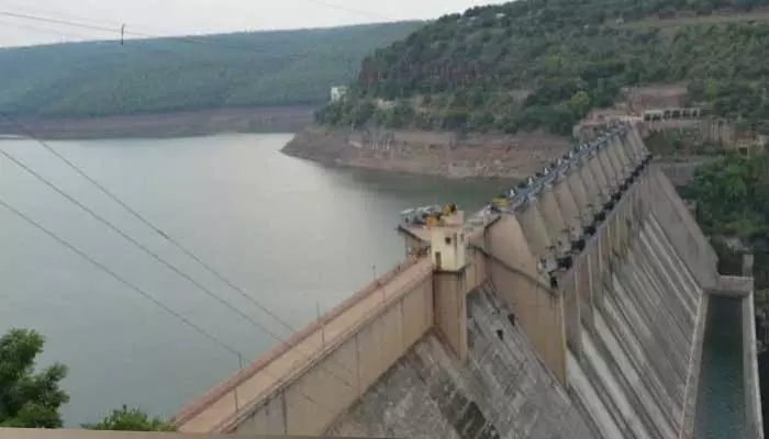 Srisailam project : శ్రీశైలం ప్రాజెక్టుకు వస్తున్న కృష్ణ వరద జలాలు..