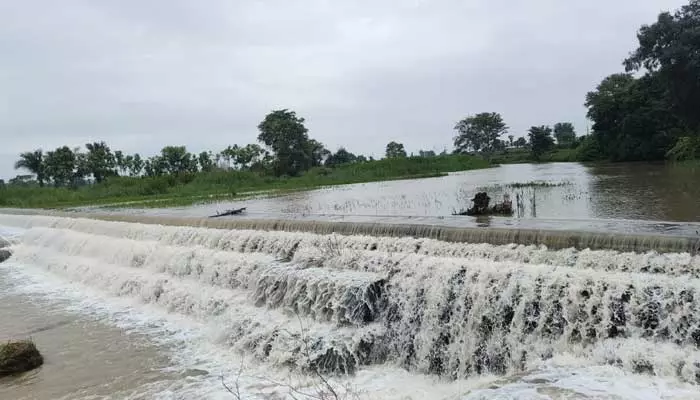 Heavy rains : చెరువులను తలపిస్తున్న పంట పొలాలు..