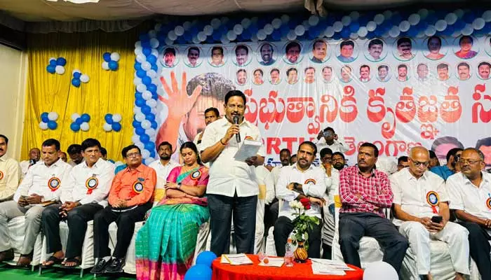 MLA Yennam Srinivas Reddy : కాంగ్రెస్ ప్రభుత్వం విద్యకే మొదటి ప్రాధాన్యత..