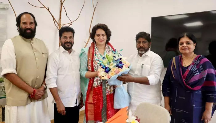 Priyanka Gandhi : ప్రియాంక గాంధీతో సీఎం రేవంత్, డిప్యూటీ సీఎం భేటీ..