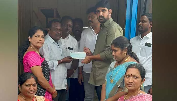 MLA Padi Kaushik Reddy : అగ్ని ప్రమాద బాధితులను ప్రభుత్వం ఆదుకోవాలి..