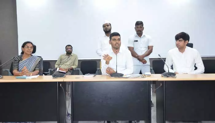 Siddipet Collector : ట్రాన్స్ జెండర్ల జీవనోపాధికి ప్రాధాన్యత