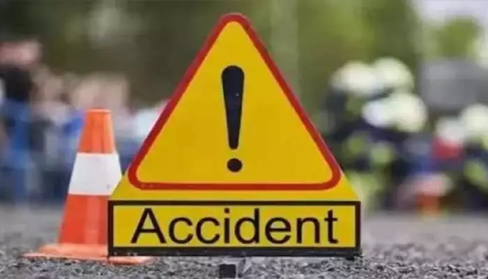 Road accident : రోడ్డు ప్రమాదంలో భార్యభర్తలకు తీవ్రగాయాలు..