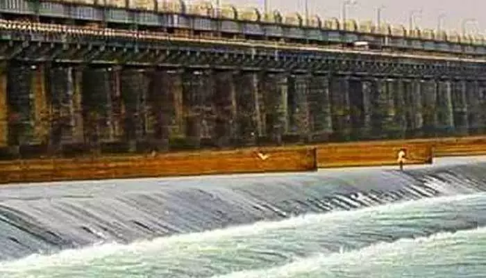 Dhavaleswaram Barrage:ధవళేశ్వరం బ్యారేజ్ వద్ద రెండవ ప్రమాద హెచ్చరిక!