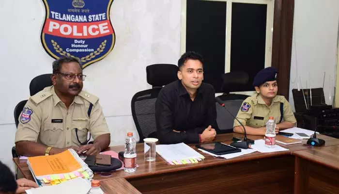 SP Akhil Mahajan : విజిబుల్ పోలీసింగ్‌కు  అధిక ప్రాధాన్యతనివ్వాలి