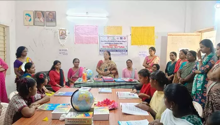 ఆడపిల్లలు అన్ని రంగాల్లో ముందుండాలి : జిల్లా సంక్షేమ అధికారి..