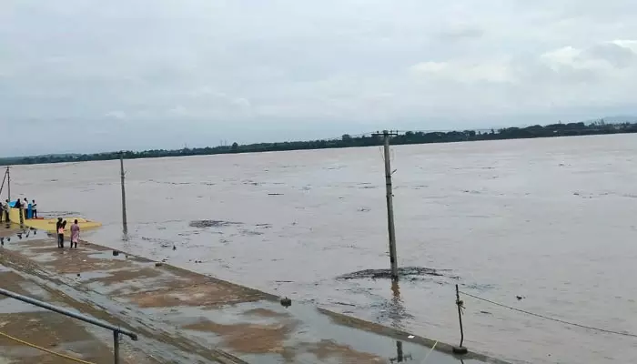 Godavari : భద్రాద్రి వద్ద రెండవ ప్రమాద హెచ్చరిక ఉపసంహరణ