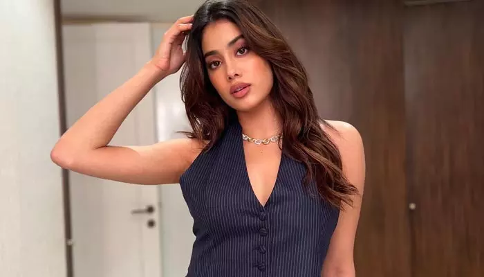 Janhvi Kapoor:ఫ్లైట్ ఎక్కేముందు జాన్వీ కపూర్‌కు పక్షవాతం.. క్లారిటీ ఇచ్చిన బ్యూటీ!