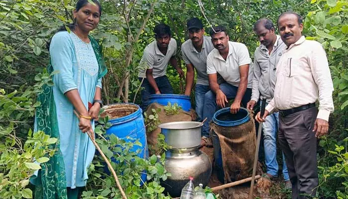 Excise Circle CI : నాటు సారా తయారీ కేంద్రాల పై ఉక్కుపాదం..