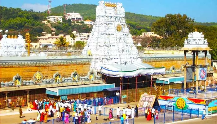 Tirumala Updates: తిరుమలలో భక్తుల రద్దీ సాధారణం.. దర్శనానికి ఎంత సమయం పడుతోందంటే?