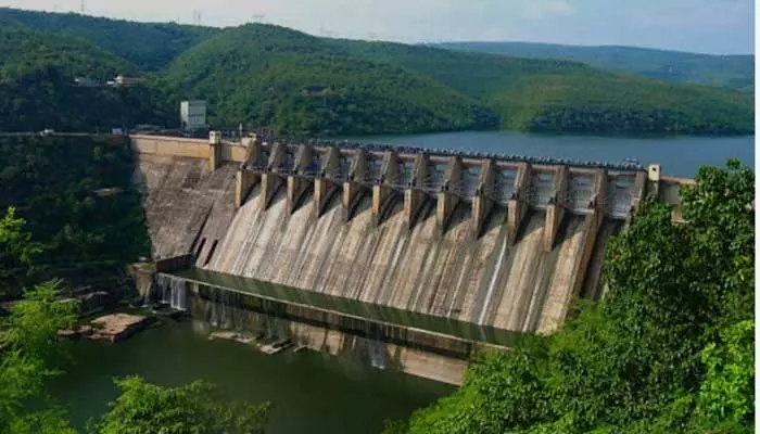 Srisailam : శ్రీశైలం ప్రాజెక్టుకు భారీగా వస్తున్న కృష్ణ జలాలు