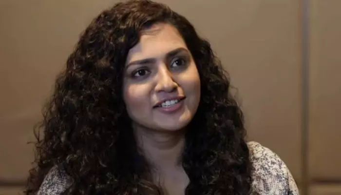 Parvathy Thiruvothu : సినిమాల్లోకి రాకపోయింటే రోడ్డు పక్కన ఆ పనే చేసే దాన్ని ..  తంగలాన్  హీరోయిన్ షాకింగ్ కామెంట్స్!