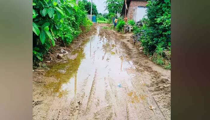 Heavy rain : చినుకు పడితే చిత్తడి..