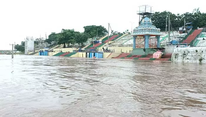 Godavari river : భద్రాద్రి వద్ద నిలకడగా గోదావరి..