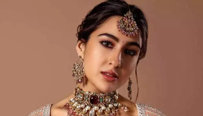 Sara Ali Khan: విమానంలో స్టార్ హీరోయిన్‌కు చేదు అనుభవం.. నెట్టింట వైరల్ అవుతున్న వీడియో