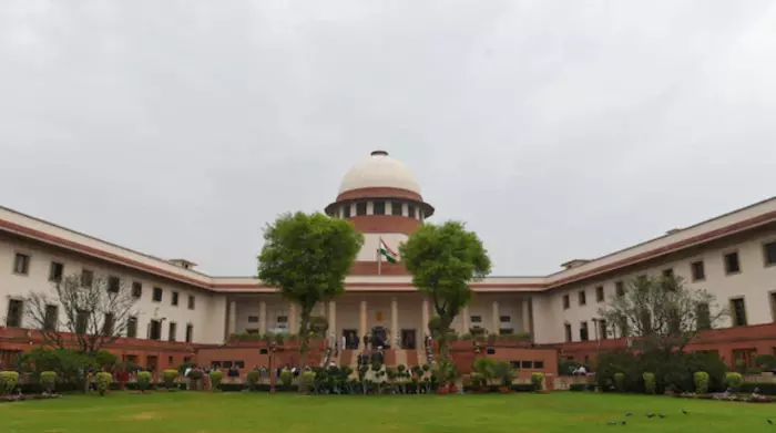 Supreme Court: కేరళ, బెంగాల్ రాష్ట్రాల గవర్నర్లకు సుప్రీం నోటీసులు