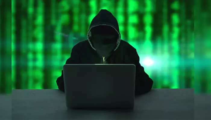 Cybercrime : మెసేజ్​ ఓపెన్​ చేయగానే డబ్బులు స్వాహా