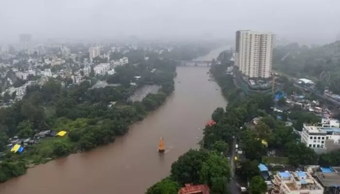 Heavy Rains: పూణెలో భారీ వర్షాలకు నలుగురు మృతి