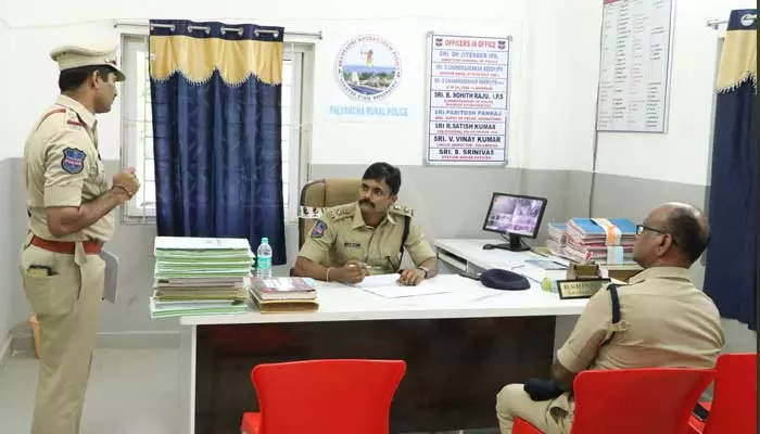 SP Rohit Raju : సమస్యలతో వచ్చే బాధితులకు భరోసా కల్పించాలి..