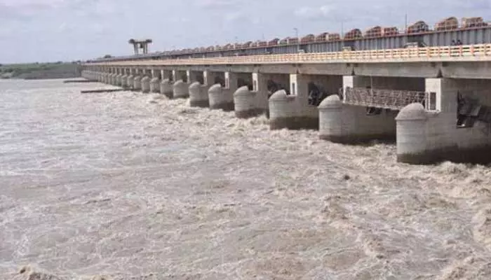 Sunkesula Dam: సుంకేసుల డ్యాం నుంచి కొనసాగుతున్న నీటి విడుదల