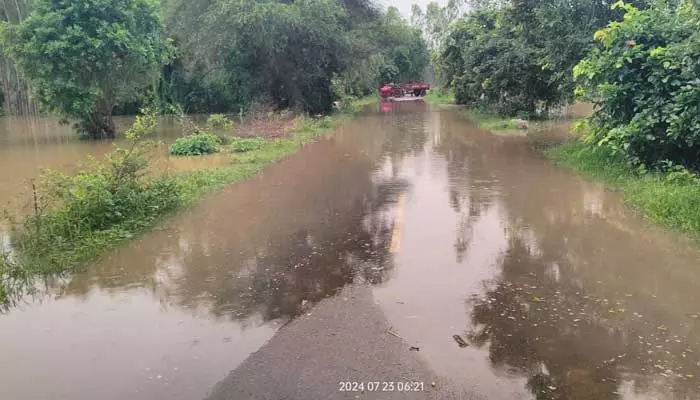 Godavari floods: గోదావరిలో భారీ వరద.. జలదిగ్బంధంలో పినపాక