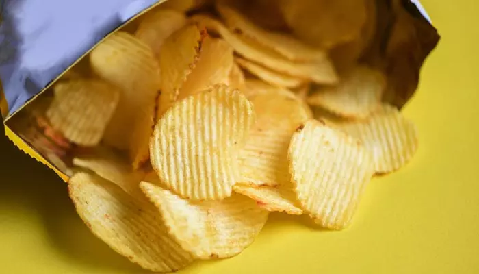 Edible chips: చిప్స్‌పై ఆ గీతల్ని చూశారా?.. ఎందుకు ఉంటాయంటే..