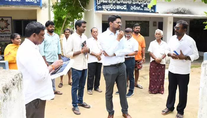 Collector : రైతులు ఆధునిక పద్ధతులలో  లాభసాటి వ్యవసాయంను అలవర్చుకోవాలి