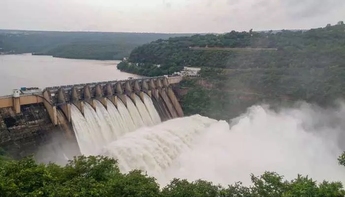 Srisailam Dam: నిండుకుండలా మారిన శ్రీశైలం.. గెట్లు ఎత్తడానికి అధికారులు సన్నాహాలు