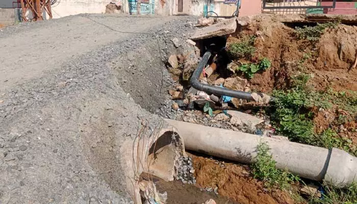 Srinagar street : ఆదమరిస్తే అంతే సంగతి.. ప్రమాదకరంగా శ్రీనగర్ వీధి !