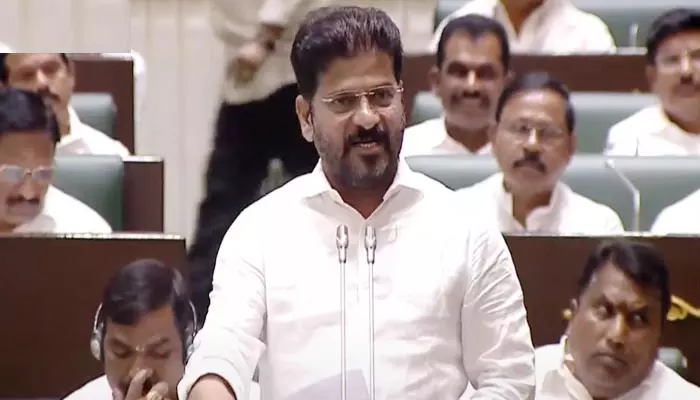 CM Revanth Reddy: రాష్ట్రాన్ని చీకట్లో నుంచి కాపాడింది ఆయనే : సీఎం రేవంత్‌ రెడ్డి ఆసక్తికర వ్యాఖ్యలు