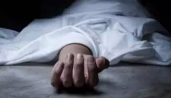 woman suicide: గుండెలు పిండే విషాదం.. కరెంట్ బిల్లు కోసం ట్రీట్ మెంట్ డబ్బులు.. చివరకు..