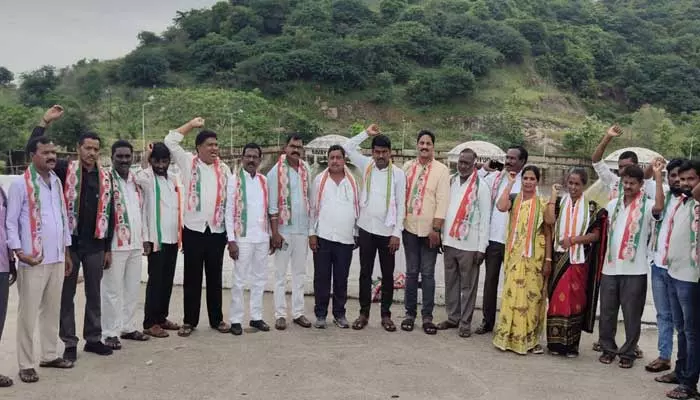 Nandi Pump House : నంది పంప్ హౌస్ ను సందర్శించిన కాంగ్రెస్ నాయకులు..