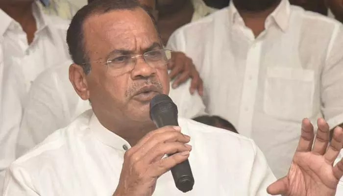 Minister Komatireddy: తెలంగాణ ప్రతిపక్ష నేత ఎవరో తెల్వదు