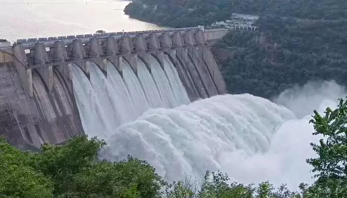 Srisailam Project:శ్రీశైలం జలాశయానికి ఎగువ  ప్రాంతాల నుంచి భారీగా వరద ప్రవాహం