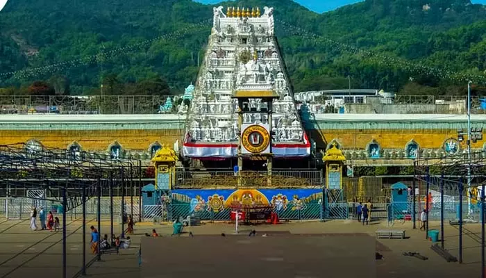 Tirumala Samacharam: శ్రీవారి భక్తులకు గుడ్‌ న్యూస్.. తగ్గిన భక్తుల రద్దీ, దర్శనానికి కేవలం 8 గంటల సమయం