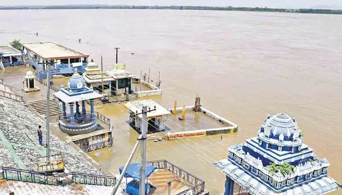 Godavari: మరోసారి పెరుగుతున్న గోదావరి వరద.. భద్రాచలం వద్ద మొదటి ప్రమాద హెచ్చరిక