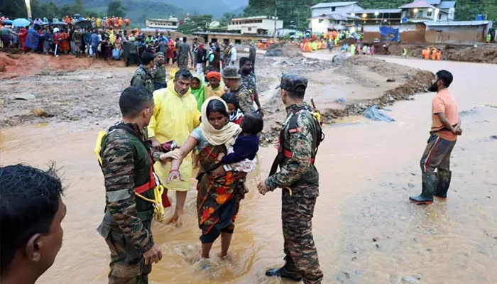 Wayanad Landslides : ఆర్మీ రెస్క్యూ ఆపరేషన్‌లో మిరాకిల్.. ప్రాణాలతో బయటపడిన ఆ నలుగురు