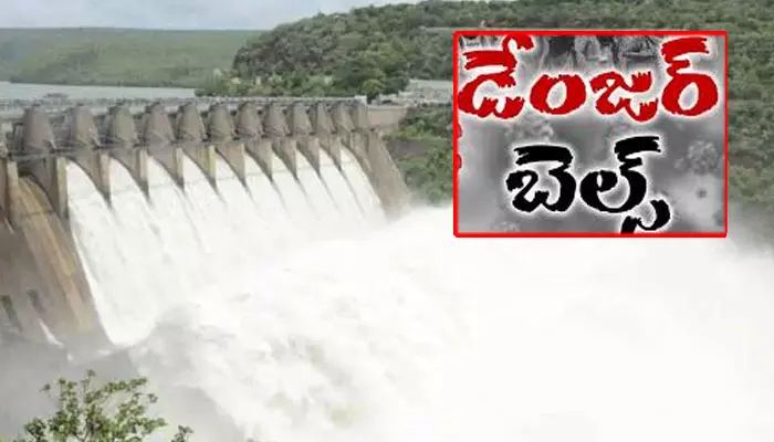 Srisailam Project : శ్రీశైలం ప్రాజెక్టుకు డేంజర్ బెల్స్.. భారీ గొయ్యితో పెను ముప్పు