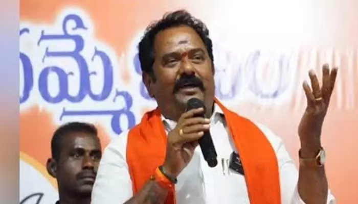 BJP MLA : అక్బరుద్దీన్ ఒవైసీని చూసి భయపడుతున్న రేవంత్ రెడ్డి.. బీజేపీ ఎమ్మెల్యే సంచలన వ్యాఖ్యలు