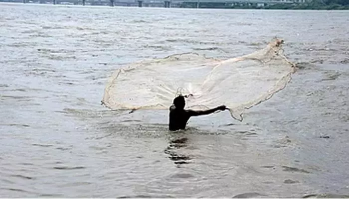 Fishing ban: ఆగస్టు15 వరకు చేపల వేటపై నిషేధం.. గుజరాత్ ప్రభుత్వం నిర్ణయం