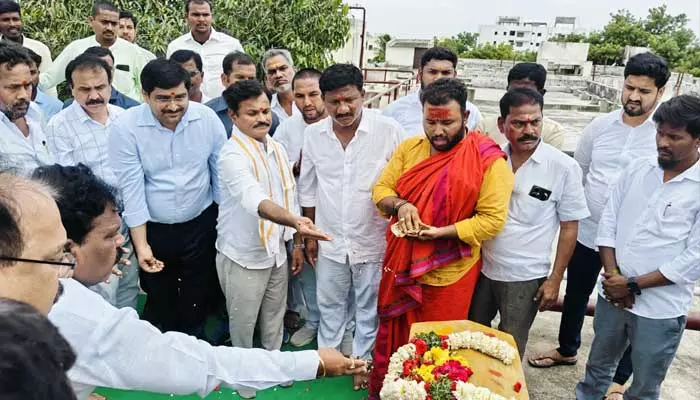 MLA Kumbham Anil Kumar Reddy : పలు అభివృద్ధి పనులకు శంకుస్థాపన..