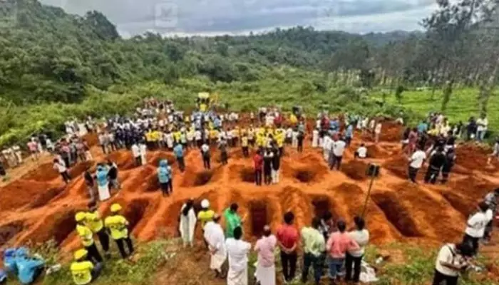 Wayanad landslides: వయనాడ్‌లో హృదయ విదారక ఘటన.. మృతదేహాల సామూహిక ఖననం