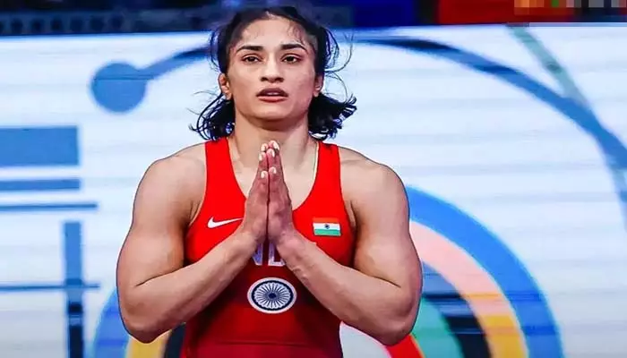 Paris Olympics : సెమీస్‌కు దూసుకెళ్లిన వినేశ్ ఫొగట్.. పతకానికి అడుగు దూరంలో